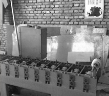 普通廠家規(guī)模小，作坊式生產(chǎn)